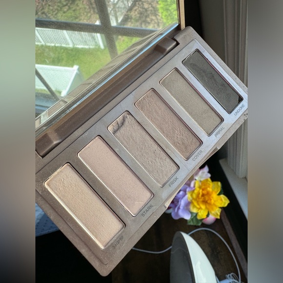 Urban Decay Naked2 Basics Eyeshadow Palette - Picture 2 of 2